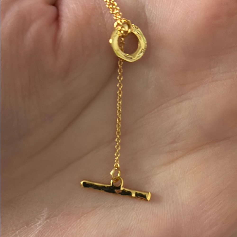 Elegant Gold Pendant Necklace
